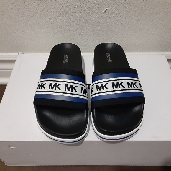 Michael Kors - Picture 3 of 3